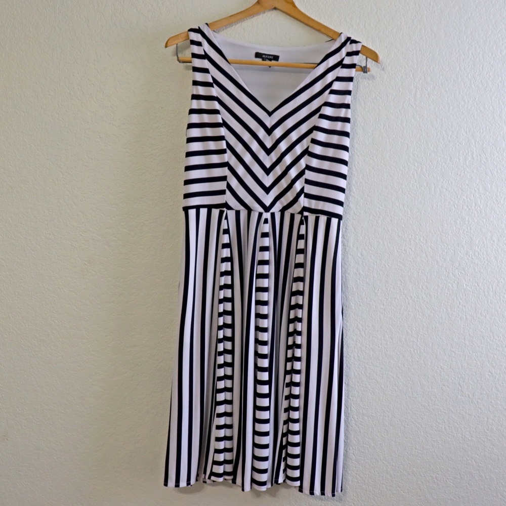 Alfani Black & White Striped Skater Dress – Size 6